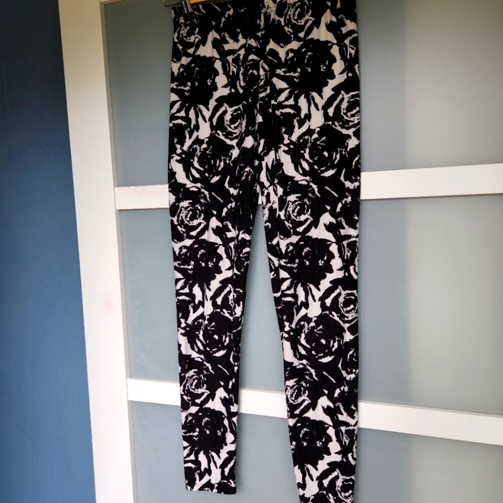 Black & white stretchy leggings S M